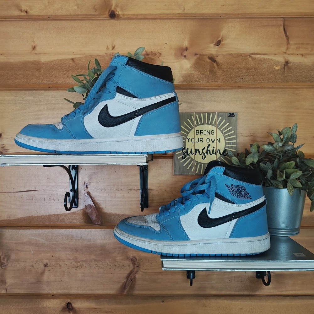 Jordan 1 Retro High‎ OG University NC Light Blue Size 8.5 PREOWNED 555088-134
